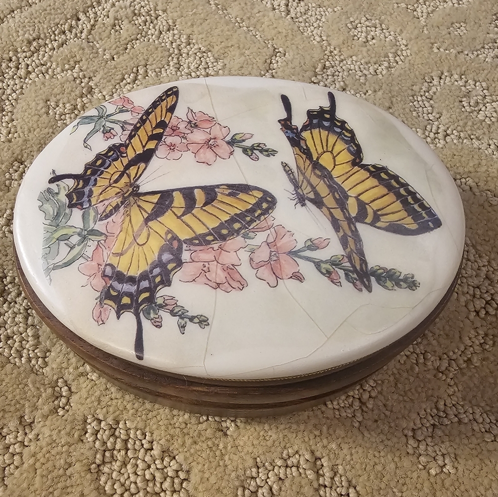 Trinket, Musical box with a butterfly design. Engraved Anniversay